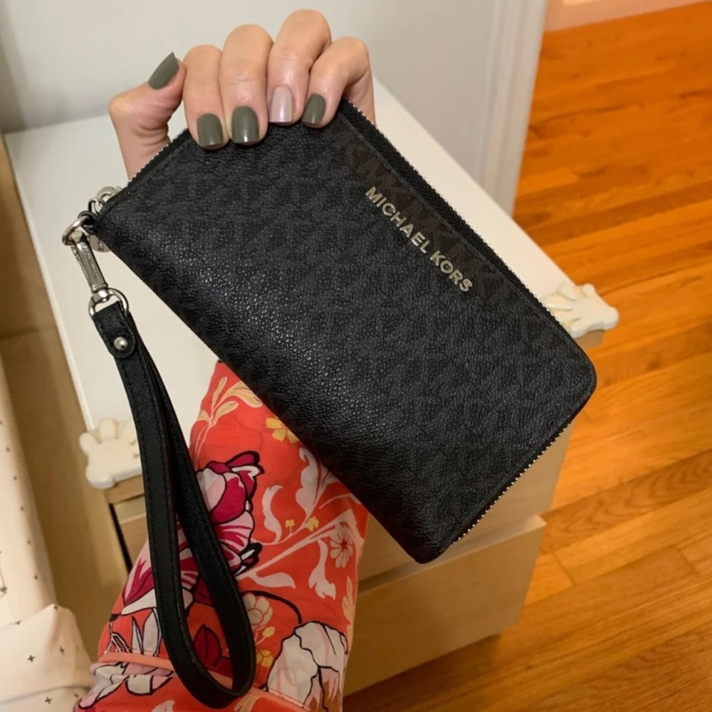 Mk wristlet in great condition